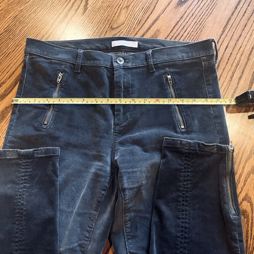 Banana Republic velvety soft stretchy cords cargo style. Sz 30 skinny zip ankles